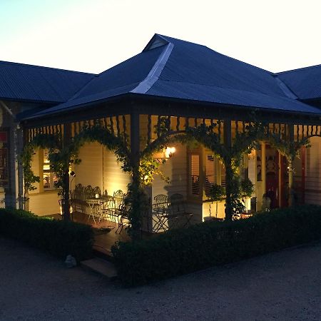 Goldenray Hotel Касълмейн Екстериор снимка